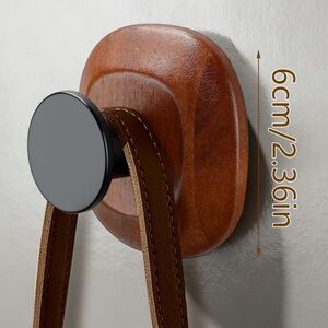 NIB Yigii Wooden Suction Cup Bathroom Hooks. Set of 4